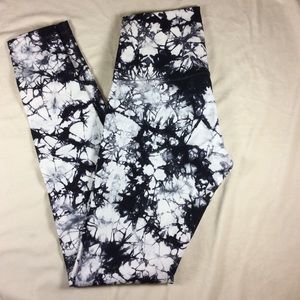 Lululemon Tie Dye Wunder Under Leggings - size 8